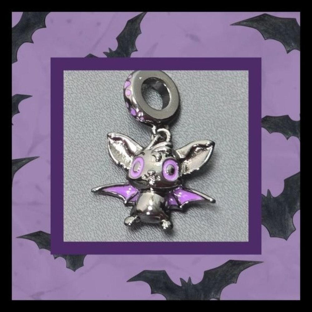 ๐ Cute Bat Charm Pendant (NWOT)โ